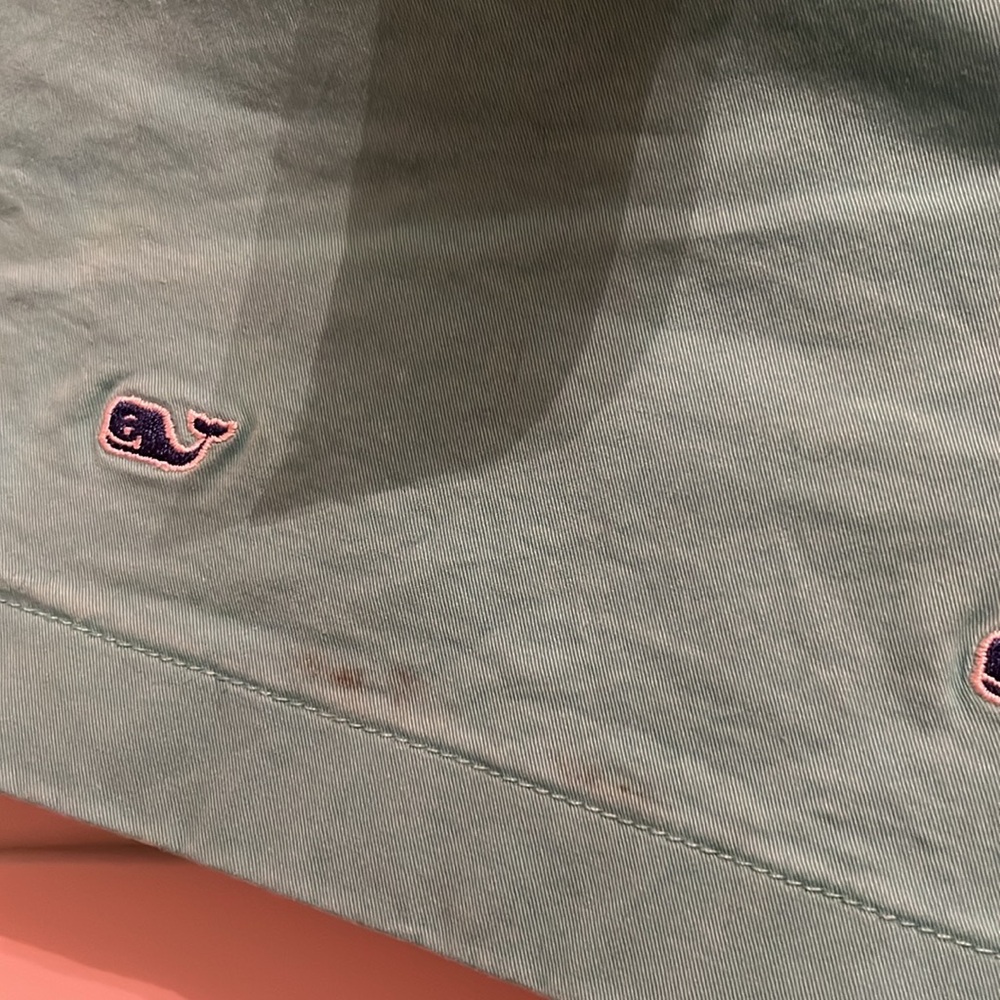 Vineyard Vines Women’s Green Whale Embroidered Dayboat Shorts - Picture 2 of 7